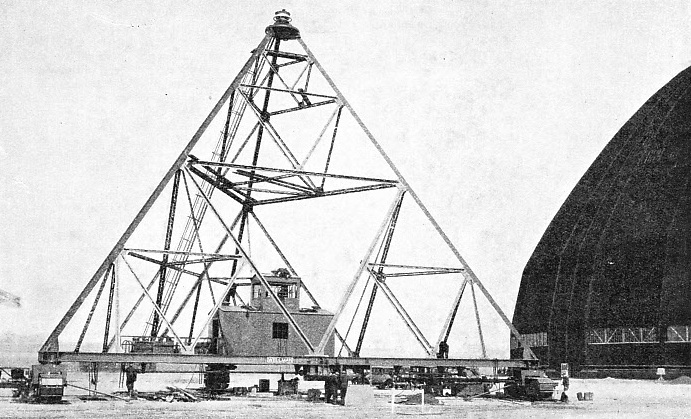 MOBILE MAST USED AT LAKEHURST, NEW JERSEY, U.S.A., for mooring airships