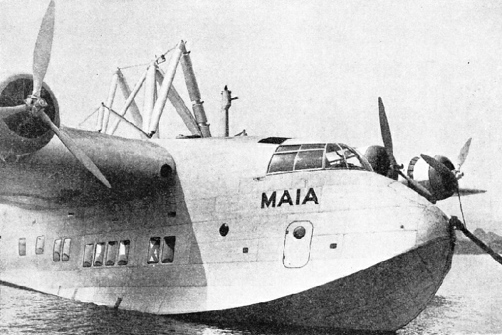 SUPPORTS FOR THE MERCURY are fixed to the top of the Maia